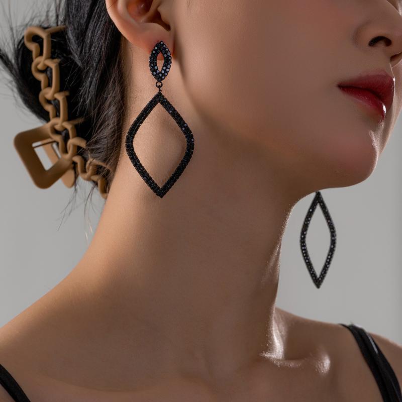 Freshwater Pearl - ピアス レディース 欧米風 ファッション 個性的 合金製 ジルコニア 電気メッキ加工 大ぶり 丸型 フープピアス 幾何学模様 結婚式 ブライダル パーティー 二次会 レトロ ヴィンテージ エスニック 存在感 おしゃれ