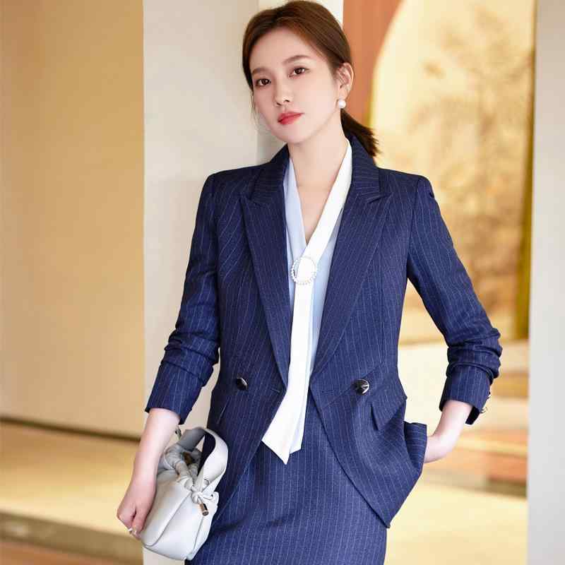 ・主な素材: ポリエステル 50%～70%未満、レーヨン 30%以下・カラー展開: 黒ストライプ、青ストライプ・サイズ展開: S、M、L、XL、XXL、XXXL、XXXXL・袖丈: 長袖・袖タイプ: レギュラー袖・パンツ丈: フルレングス・柄: ストライプ