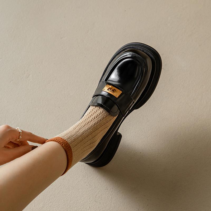 パンプス レディース ラウンドトゥ 厚底 太ヒール ミドルヒール 牛革 本革 メタルバックル 学院風 スクールスタイル レザーシューズ 通勤 オフィス 普段使い 秋 ブラック ブラウン おしゃれ かわいい