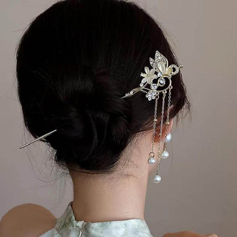 簪 レディース 歩揺 揺れる ジルコニア 花 蝶 タッセル まとめ髪 かんざし 中国風 古風 漢服 和装 浴衣 着物 夜会巻き ヘアアクセサリー 金属製 ハンドメイド 結婚式 パーティー 髪飾り