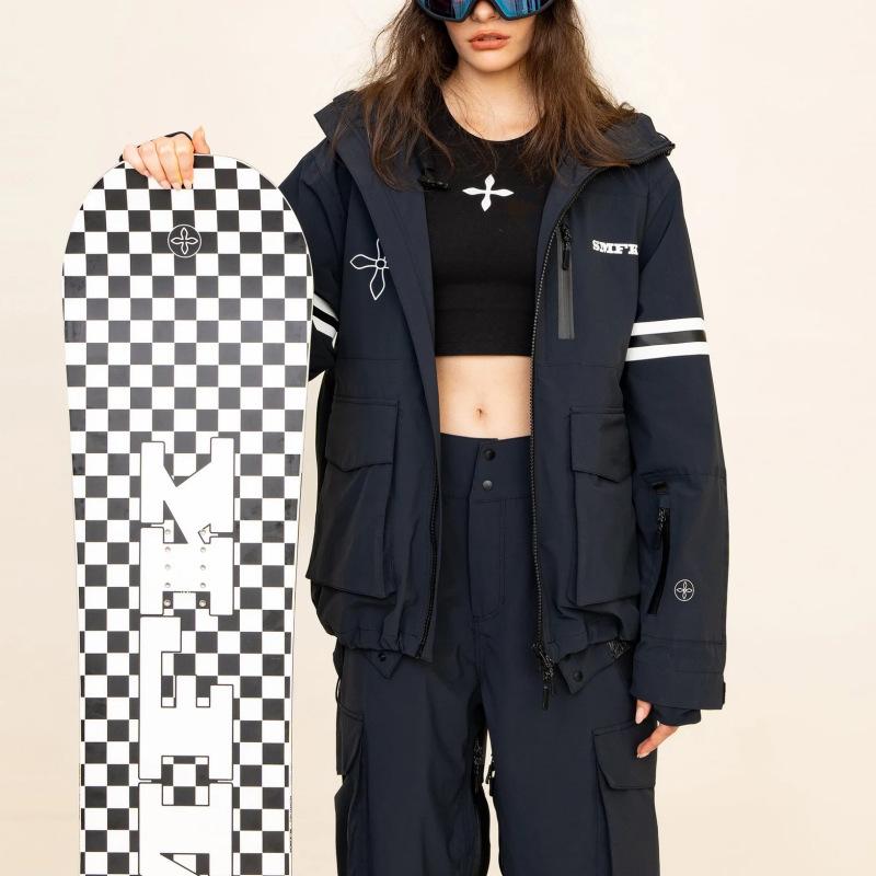 ・機能: 通気性、防水、保温、耐摩耗性・性別: 女性・詰め物: 綿・生地: 綿・カラー展開: 荒野ブラック（アウター）、荒野ブラック（パンツ）・サイズ展開: S、M、L・カテゴリ: スキーウェア