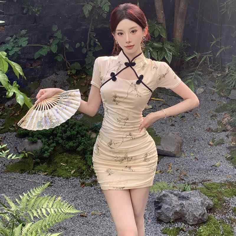 ・カテゴリ: 短旗袍・ネックライン: スタンドカラー・袖丈: 三分袖・開衩: 中開衩・カラー展開: 花色・サイズ展開: S、M、L・スタイル: 古典・文芸レトロ・気質エレガント・袖型: レギュラースリーブ・クラフト: プリント