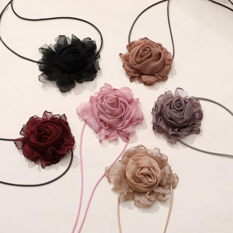 ・加工: 手工・素材: チュール・カラー展開: グレーパープル（グレー紐）、ピンク（ピンク紐）、ワインレッド（黒紐）、アプリコット（アプリコット紐）、ブラック（黒紐）、コーヒー（黒紐）・デザイン要素: 花、植物