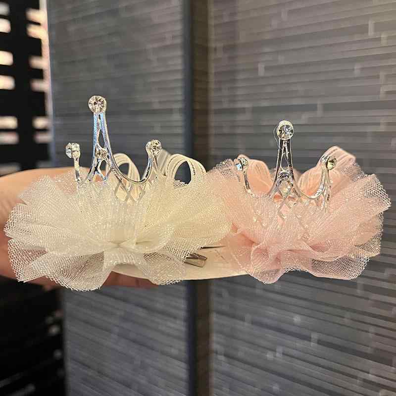 ・カテゴリ: ヘアアクセサリー・スタイル: 韓国風・対象: 子供、乳幼児（0-3歳）、3-6歳、6-10歳、10歳以上・デザイン: クラウン、リボン・素材: 金属・ストーンの種類: クリスタル・キャラクター: 白雪姫・カラー展開: ライトブルー、ピンク、アイボリー、パープル、ブルー、ペールピンク、アプリコット、バイオレット・タイプ: ヘアピン、カチューシャ・デザイン要素: レース、立体装飾