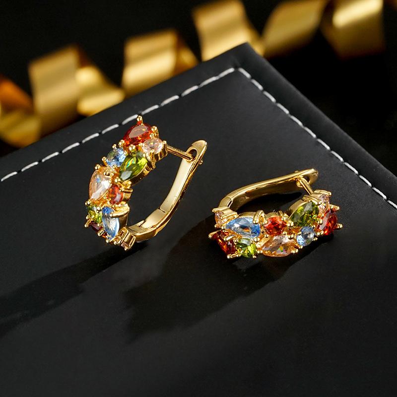 ピアス レディース 七彩 ジルコニア フープピアス スタッドピアス 幾何学 楕円 キラキラ 高級感 きれいめ 上品 華やか 韓国風 おしゃれ 大人 かわいい 通勤 オフィス アクセサリー ゴールド