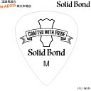 【商品説明】 「プライドを持ってブランドを構築していく」という意味の「Crafted with Pride」の文字とSolid Bondのロゴがデザインされたティアドロップ・タイプのピックです。 ポリアセタール素材のホワイト・カラーで、硬さ(厚さ)はMedium (0.8mm)となっています。 【横山健のコメント】 やっぱりピックはマストでしょ！！ ボクは通常はトライアングル(おにぎり型とも呼びます)を使いますが、家弾きする時にティアドロップを使ったりします。 ひとつの形に拘らずいろんな形状のピックを使うと練習になりますし、なにしろ厳密に言うと、出る音も違ったりします(これマメな)。 色は白と黒、硬さもハードとミディアムをご用意！楽しいじゃないですか！ギターを弾かない方はニプレスで使うのもありで(以下自粛) 【スペック】 Shape:Teardrop Material:Polyacetal Color & Thickness:White - Medium (0.8mm) 日本製