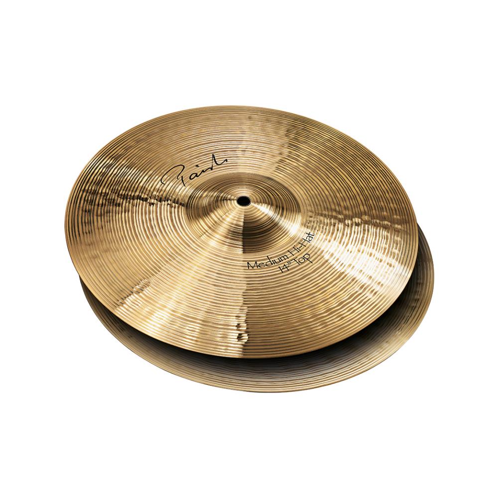 Paiste Signatureシリーズの「Medium Hi-Hat（ミディアム・ハイハット）」は、 ミディアム・ブライトでウォームなサウンドと、バランスの取れたクリーンなミックスが特徴。 クリアでフルオープンなサウンドと、クリーンでバランスのとれたチックサウンドで、非常に優れた万能なハイハットシンバルです。 サイズ：14インチ