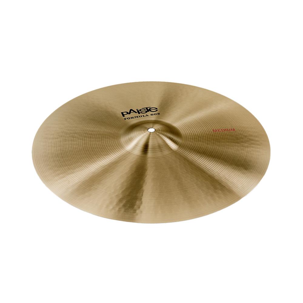 Paiste Formula 602 Classic「Medium（ミディアム）」は、明るく力強いクリアなサウンドが魅力。 爆発的なアタックと素早いレスポンスを兼ね備えたクラッシュ・サウンドと、非常に軽やかなライド・サウンドをもつ多機能なシンバルです。 サイズ：17インチ