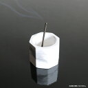 Nez reflet Nez(ネ) 八角香り立て　マーブル柄 八角香り立て マーブル柄 スティック型のお香に対応。 ミニサイズで持ち運びも便利。リビング、玄関問わずお使いいただけます。 和にも洋にもどちらにでも使用できるオリジナルお香立てです。 ネ・ルフレのLess is more Incense・1/f yuragi incenseなどの人気シリーズ対応。香りと共にお楽しみください。 「Nez（ネ）」とはフランス語で調香師・鼻という意味を持ち、 「reflet（ルフレ）」は輝きという意味を持ちます。 伝統的な香りを継承しつつ、新しい香りを未来に届ける。 独自の感性で作り上げられた空間（香り）は、心身を癒し日々の輝きをつくりあげます。 商品名 Nez reflet Nez(ネ) 八角香り立て　マーブル柄 セット内容 トップ（お香立て）スタンド 素材 石膏 サイズ 55×H40mm ご使用上の注意 ●お香の先端に火をつけ、炎を消し、煙をくゆらせてお使いください。 ●ご使用の際には香炉・香立など不燃物の容器をお使い下さい。 ●煙が消えてからも火種が残っている場合がございますので、火の取扱には充分注意してください。 ●離れる時は火を消し、燃えやすい場所や不安定な場所、風のある場所ではご使用にならないでください。 ●乳幼児やお子様の手の届かない所で使用・保管下さい。 ●本品は食べ物ではありません。誤って口に入れられないよう注意ください。 ●身体に変調を感じられた場合は、使用を中止して専門医に相談してください。 ●お香の用途意外には、使用しないでください。 なごみ香 コーンタイプ 6個入り 大薫 AO アオ インセンス お香 りらく パピエダルメイニイ トリプル トラディッショナル お香 おしゃれ
