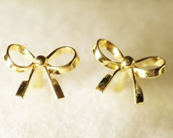 リボンピアス　スタッドイエローゴールド　18K