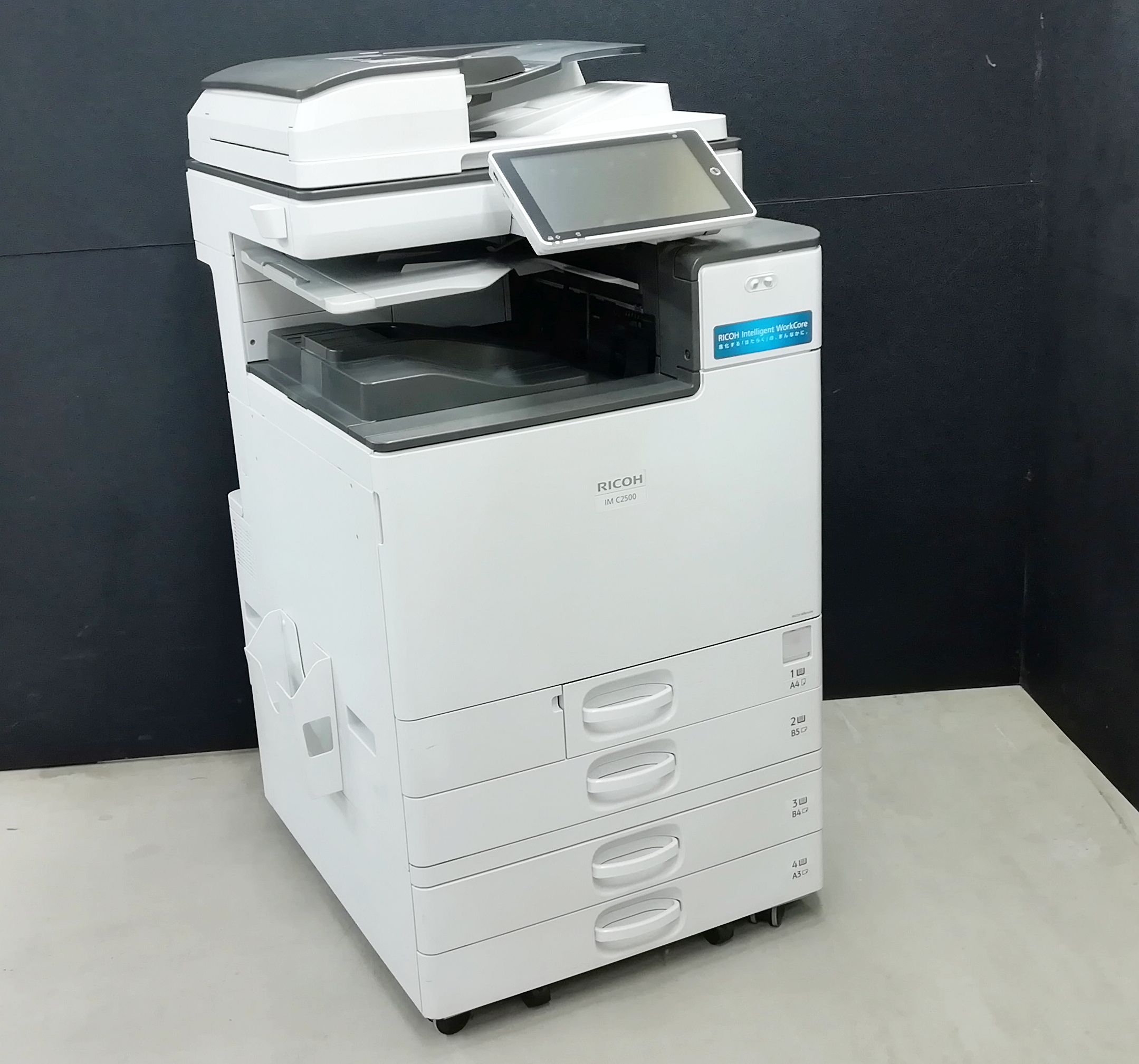 商品説明 メーカー RICOH 型番 IM C2500 状態 RICOH A3カラー複合機 IM C2500 4段 キャスター付き が入荷しました。 商品の仕様などは下記メーカーサイトにてご確認ください。 ttps://www.ricoh....