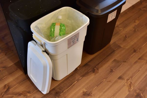 ゴミ箱 ダストボックス トラッシュカン30L ホワイト (完成品) 容量:30L ダストボックス 東谷 azumaya おしゃれ 家具 インテリア 本体・フタ:ポリプロピレン ロック:スチール ライトファニチャー [2]