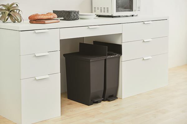 ダストボックス SOLOW ペダルオープンツイン35L ブラック (完成品) 容量:35L 抗菌・防汚加工 観音開き おしゃれ キッチン 35リットル 分別 フタ付き ダストボックス ペダル式 ワンタッチ 北欧 シンプル 一人暮らし ポリプロピレン [2]