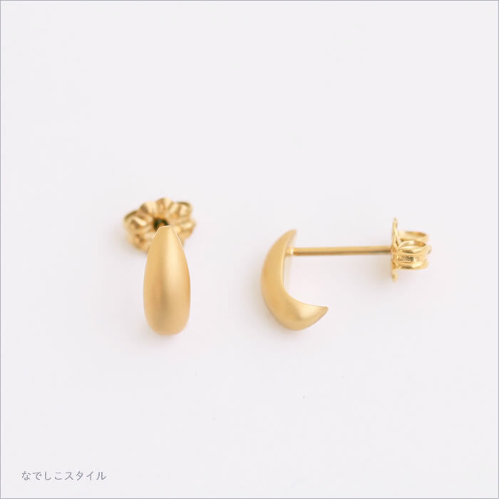 おぼろ月 金属アレルギー つけっぱなし 目立たない ピアス アレルギー対応 セカンドピアス 純チタン 軸太 金アレ対応 デザインピアス シンプル 月ピアス アレルギー対応ピアス つけっぱなしピアス 耳 ゴールド 小さいピアス チタンピアス 小さめ レディース かわいいピアス