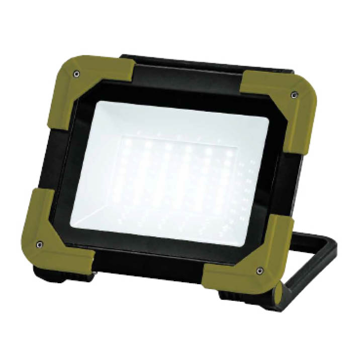 [仕様]：■定格電圧：AC100V ■定格周波数：50-60Hz■定格電流：0.53A■定格消費電力：30W■使用電球：白色LED（交換不可）■全光束：約3300lm■防じん、防水等級：IP65■コード長：約2m■設置場所：室内、屋外[用途]：■夜間、暗い場所での作業に■屋外での作業に[特長]：■薄さ約40mmの超コンパクト設計■約160°照らす広角仕様■消費電力30Wの省エネタイプ[注意事項]：■詳しい使用方法は、必ず同封の取扱説明書をお読みになり、正しく使用してください。■本製品は完全防水ではありません。■屋外への常設や看板照明などには、故障の原因となりますので使用できません。■本製品は人が作業を行う時に用いる照明です。■火災や故障の原因となりますので、無人の環境で点灯したままの状態にしないでください。■直射日光や雨が当たる場所に直接取り付けたりしないでください。■必ず家庭用AC100Vで使用してください。■非インバーター式の発電機では使用しないでください。■直流電源や仮設電源では使用しないでください。■水中、暴風雨での使用、雨中での長時間使用はしないでください。■ガソリン、ガス、シンナーなど引火、爆発のおそれがある物質や可燃物の近くでは使用しないでください。■点灯中、消灯直後は高温になりますので、人が容易に触れないよう周囲の状況を十分に考慮してください。■火災の原因となりますので、布などで本製品を覆ったり、可燃物を近づけないでください。■屋外のコンセントを使用する場合、電源プラグを必ず防雨型のコンセントへ差し込んでください。■電源電圧はAC90-110Vの範囲内で使用してください。■延長コードが必要な場合は、定格電流が15A以上で20mまでの物を使用してください。■落下、転倒防止の為、高所や不安定な場所などで使用しないでください。■ぐらつきがないよう各接続部をよく確認してください。■点灯の際、近くのラジオ、テレビ、無線機などに雑音が入ったり、赤外線リモコンを採用した機器が誤作動する場合がありますので、注意してください。■人感センサーや調光機能が付いた器具や回路に本製品を接続して使用しないでください。■5-40℃の常温で使用してください。