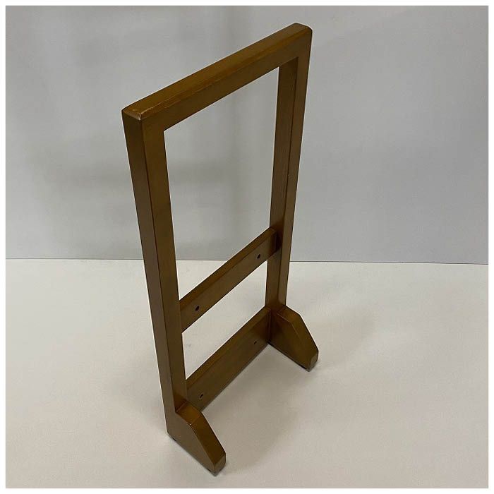 [仕様]：■材質：ラバーウッド■幅：約135mm■奥行：約350mm■高さ：約750mm～約770mm(アジャスターにて調整可能)■耐荷重：約100kg[特長]：■別売りの『玄関踏み台』や『玄関ベンチ』を付属のビスで取り付け可能。■脚下のアジャスターにより、高さや床面に合わせた微調整が可能です。■手摺キットを取り付ける事で、転倒を防止でき、ひざの負担も軽減できます。[用途]：■玄関先などで補助手摺を構築。■立ち座りや昇降支援。[注意事項]：※平らな場所で、ご使用ください。※耐荷重は垂直荷重を想定しております。※バランスを損ないますので、商品端だけに荷重をかけない様にお願いします。※天然木を使用しておりますので、木目、色調、節の具合は商品によって異なります。また気温や湿気などの環境変化による変形や変色がある場合がございます。(野外での使用はおやめください。)※ひび割れ等の破損、変形した場合は、ご使用を中止してください。※直射日光、雨ざらし、高温多湿の場所で保管しないでください。※火のそばでのご使用はおやめください。※移動する際は、床面に傷が入らない様に注意して移動させてください。※お使いのモニター画面の色調や解像度の関係により、現物と色合や質感が多少異なって見える場合がございます。※意匠・仕様が予告なく変更となる場合がございます。