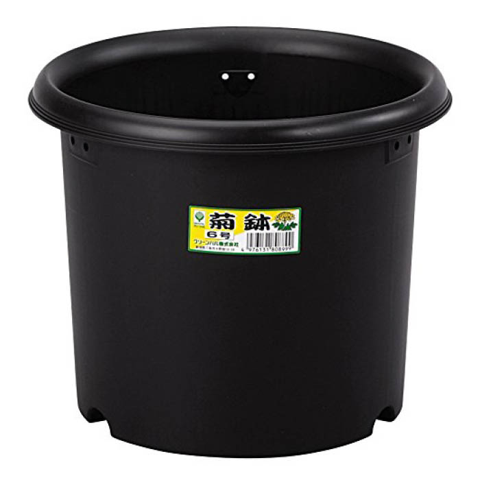 菊づくりに適した専用鉢。 [仕様]： ■サイズ（約）：φ210×H165mm ■重量（約）：200g ■容量（約）：3.2L ■材質：ポリプロピレン ■カラー：ブラック [特長]： ■菊はもちろん、いろんな草花に最適なポット。 ■3か所に穴が開いていて支柱の固定に最適。