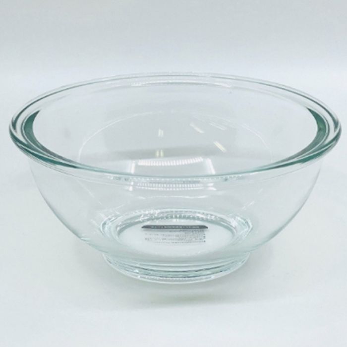 [仕様]：■品名：耐熱ガラス製器具■使用区分：電子レンジ・オーブン用■材質：ホウケイ酸ガラス■耐熱温度差：120度■サイズ：内径15cm・幅17.6×奥行き17.6×高さ8cm■重さ：約546g■実用量：約700ml 満水容量：約800ml■生産国：中国※本製品は一般家庭用です。業務用で使用されるような高出力器具の電子レンジ・オーブンには使用できません。使用区分以外の使用はおやめください。