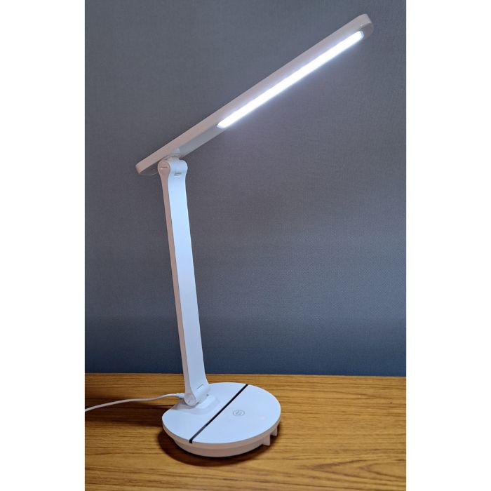 [仕様]：■明るさ480ルーメン■チップ型LED30個使用■携帯などが充電できるUSBポート装備 ■タッチ式スイッチ■コード長1.2m