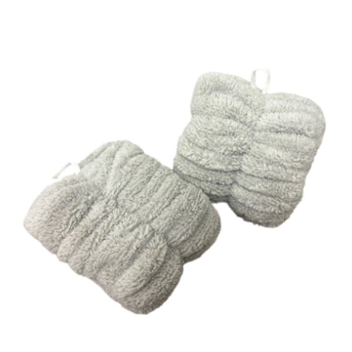 ■吸水素材で洗顔しても袖が濡れない!■収納に便利な紐付き■材質：ポリエステル85％、ナイロン15％■サイズ：約11x7cm