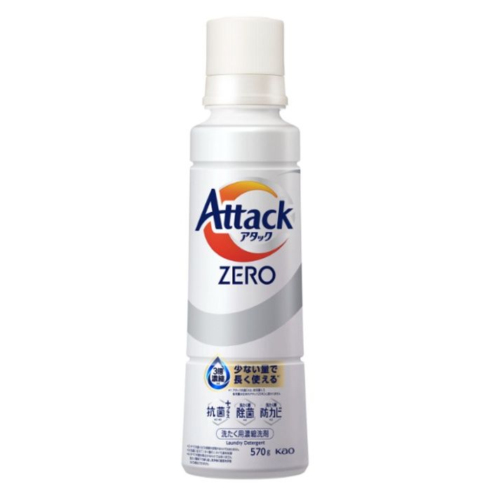 衣類から洗たく槽まで、アタックZERO液体史上、最高峰の消臭。いつものお洗たくで洗たく槽のメンテ※まで!少ない使用量で自動投入にもおすすめ!※除菌・防カビ効果のこと。※すべての菌・カビの増殖を抑制するわけではありません。※すべての菌を除去するわけではありません。洗たく環境下で繰り返し洗浄後の菌数を評価。カビは除去できません。使用上の注意●用途外に使わない。●子供の手の届く所に置かない。●認知症の方などの誤飲を防ぐため、置き場所に注意する。●使用後は手をよく洗う。●荒れ性の方や長時間又は原液で使う場合は炊事用手袋を使う。●原液が洗たく機のフタ等についた時はすぐに水でふきとる。放置すると傷むことがある。●原液を衣料品に塗布後は、長時間放置しない。成分界面活性剤[44％、高級アルコール系（非イオン）、高級アルコール系（陰イオン）、ヒドロキシアルカンスルホン酸塩]、安定化剤、抗菌剤、消臭助剤、酵素