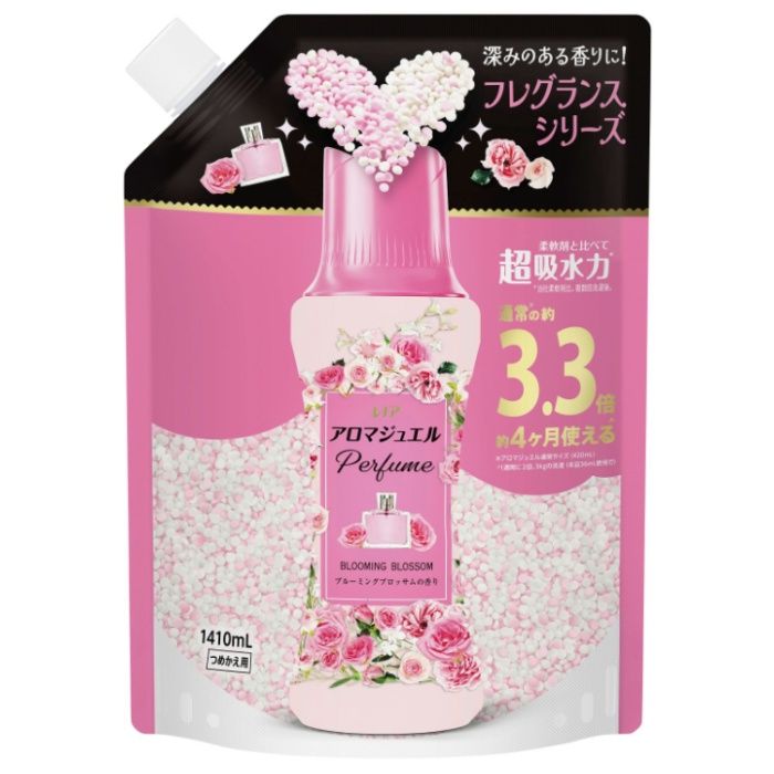[特長]：■2色の香水ビーズが重なり合い、上質で深みのある香りへ。柔軟剤より上質なフレグランスが香水よりやさしく長く続く。■柔軟剤と比べて、超吸水力。（※当社柔軟剤比。複数回洗濯後。）■使い方は洗濯のはじめに、洗濯槽に入れた洋服の上に直接入れるだけ。縦型・ドラム式どちらでもOK。■香りが12週間長続きする。（※保管状態にて。）■赤ちゃんの衣類もOK。家族全員対応、赤ちゃん用と大人用の両方に使える。■人気の香水から着想したブルーミングブロッサムの香り：ローズの優美な香りに、ホワイトムスクの繊細さを重ねた甘く洗練された大人フローラル。[成分]：■安定化剤、香料