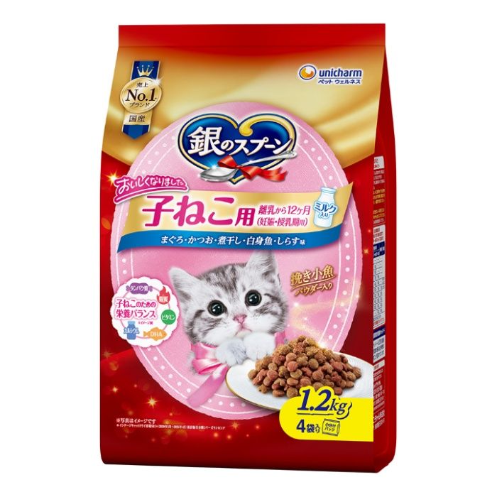 [特徴]：■12ヶ月までの子ねこに適した栄養バランス設計■筋肉の発育を考えて高タンパク設計※■骨や歯の発育を考えて高カルシウム設計※■ビタミンEを強化した総合栄養食なので、子ねこの健康維持により免疫力をサポートします■ねこの下部尿路の健康維持に配慮して、マグネシウム量を調整（含有量0.09％：標準値）※銀のスプーン全成長段階用比[原材料]：■穀類（トウモロコシ、コーングルテンミール、パン粉）、肉類（チキンミール、ポークミール、ビーフミール、チキンエキス）、動物性油脂、魚介類（フィッシュミール（DHA源）、フィッシュエキス、かつお節、煮干パウダー、まぐろミール、かつおミール、白身魚ミール、乾燥シラス）、酵母、酵母エキス、乳類（脱脂粉乳）、ミネラル類（カルシウム、塩素、コバルト、銅、鉄、ヨウ素、カリウム、マンガン、ナトリウム、リン、亜鉛）、調味料、アミノ酸類（タウリン、メチオニン）、ビタミン類（A、B1、B2、B6、B12、C、D、E、K、コリン、ナイアシン、パントテン酸、ビオチン、葉酸）、着色料（二酸化チタン、赤色102号、赤色106号、黄色4号、黄色5号）、酸化防止剤（ミックストコフェロール、ハーブエキス）[栄養成分表示]：■たんぱく質34.0％以上、脂質21.0％以上、粗繊維3.0％以下、粗灰分8.0％以下、水分10.0％以下　カロリー約420kcal/100g[保存方法]：■直射日光や高温多湿を避け、小児の手が届かない、涼しく、風通しのよい場所に保管してください。■開封後は、虫などが入らないように密閉して衛生的に保管し、早めにお使いください。■本品の空き袋をおもちゃにしないでください。