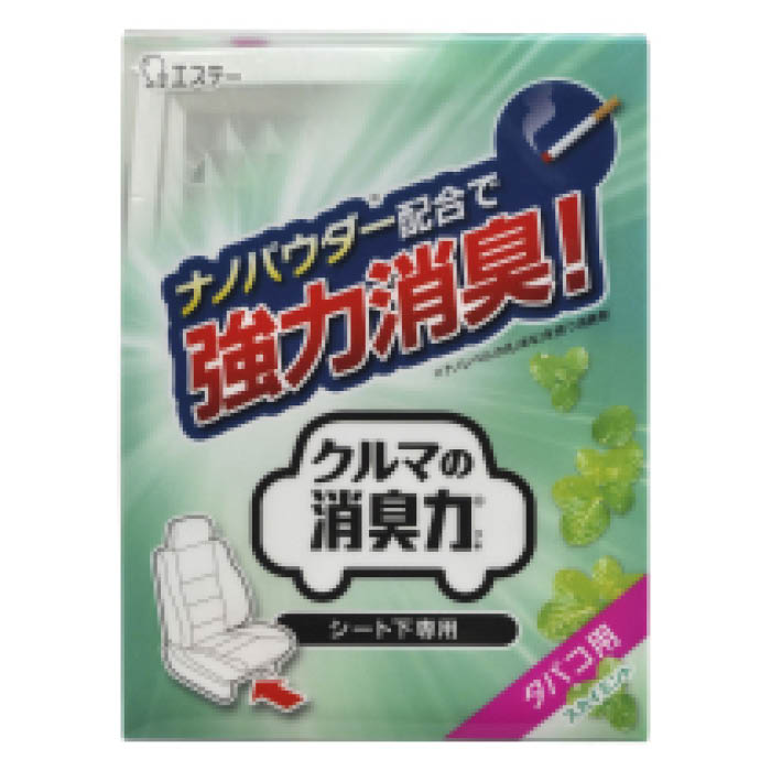 ナノパウダー配合で車内を強力消臭![特長]:■置き場所気にせず、見えないところで使えるシート下専用タイプ■ナノパウダー配合で車内の気になるニオイを足元から強力消臭します[仕様]:■サイズ(幅×奥行×高さ):180mm×133mm×40mm ■内容量:300g■原産国:日本■品名:消臭芳香剤■用途:自動車シート下専用■成分:無機系消臭剤・香料・界面活性剤・ゲル化剤■使用方法:1.ケースから本体を取り出す。2.キャップをはずし、アルミシールをはがす。3.再びキャップを閉める。4.運転席以外のシート下の水平面に置く。※必ず運転席以外のシート下に設置をする。※すべって動く時は、付属の両面テープを容器の底面に貼って固定してください。※使用前に容器の内側に水滴が付いていることがありますが品質には問題ありません。※使用に伴い薬剤が変色する場合がありますが、品質・製品上 問題ありません。■使用上の注意:・必ず運転席以外のシート下に設置すること。運転席側はペダル操作の妨げになる恐れがある。・車種によってはシートの下に本品が入らない場合がある。・表示された使用方法に従い必ず水平面に取り付ける。・シート下に送風口や器材が ある場合は、本品でふさいだりしないように注意する。・万一、 内容物がこぼれた場合、シートや樹脂部分に付くとシミやヒビ割れ等を起こす恐れがあるので、速やかに布などで拭き取る。・用途以外に使用しない。※このケースは捨てずに使用期 間中すぐ読める場所に保管する。