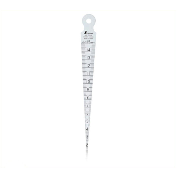 [特長]：■目盛はエッチング+黒クロムメッキのため取れにくいです。■直尺とセットになったタイプはクリップ付のため、携帯に便利です。■焼き入れ品(硬度HV400ー495)です。■内径補正表を裏面に付けました。[用途]：■すき間の測定に。[仕様]：■測定範囲(mm)：1ー15■長さ(mm)：148■測定範囲：1ー15mm■器差：±0.05mm[材質・仕上]：■ステンレス（SUS420J2）[質量]：■11g[原産国]：■日本[サイズ]:205 x 56 x 8