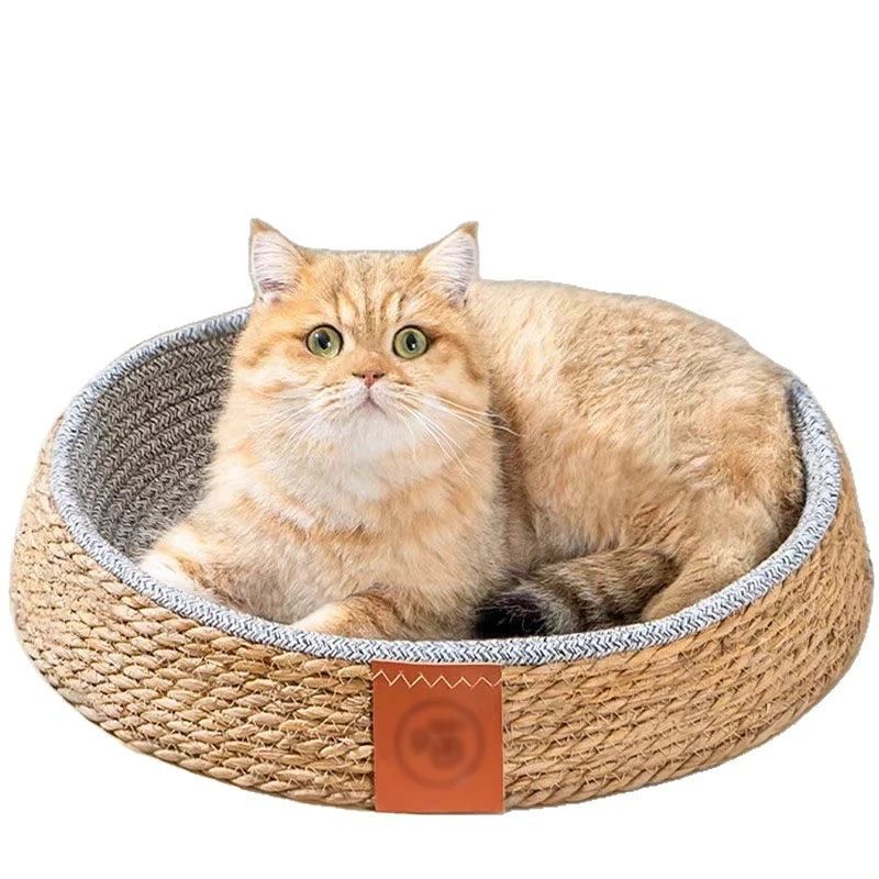 現代の家庭では、猫の飼い主は様々な種類やサイズのペットに対応できる家具を求めています。 この天然わら製のキャットベッドは、ガマと綿ロープで作られており、通気性と断熱性に優れ、冬の間、ペットに快適な暖かさを提供します。 暖かい寝床と表面を備えた多用途なデザインは、家具の損傷を防ぎ、猫に快適さを提供します。 しっかりと編み込まれた補強構造は、ペットが活発に活動している時でも長期間の安定性を確保し、表面は湿らせた布で簡単にお手入れできます。 リビングルーム、寝室、サンルームなど、ペットが一年中自然に休息し、遊べる安全な空間を作りましょう。【ご購入前にご確認ください】 商品ページに表示されているお届け予定日は、あくまで目安となります。実際のお届け時期は、配送会社の配送状況や輸送状況などによって変動する場合がございますので、あらかじめご了承ください。 また、当店ではお届け日のご指定は承っておりません。その他、ご不明な点やご心配なことがございましたら、いつでもお気軽に当店までお問い合わせくださいませ。 --長源楽天市場店現代の家庭では、猫の飼い主は様々な種類やサイズのペットに対応できる家具を求めています。 この天然わら製のキャットベッドは、ガマと綿ロープで作られており、通気性と断熱性に優れ、冬の間、ペットに快適な暖かさを提供します。 暖かい寝床と表面を備えた多用途なデザインは、家具の損傷を防ぎ、猫に快適さを提供します。 しっかりと編み込まれた補強構造は、ペットが活発に活動している時でも長期間の安定性を確保し、表面は湿らせた布で簡単にお手入れできます。 リビングルーム、寝室、サンルームなど、ペットが一年中自然に休息し、遊べる安全な空間を作りましょう。【ご購入前にご確認ください】 商品ページに表示されているお届け予定日は、あくまで目安となります。実際のお届け時期は、配送会社の配送状況や輸送状況などによって変動する場合がございますので、あらかじめご了承ください。 また、当店ではお届け日のご指定は承っておりません。その他、ご不明な点やご心配なことがございましたら、いつでもお気軽に当店までお問い合わせくださいませ。 --長源楽天市場店