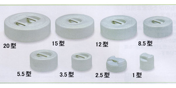 日本製の丈夫なつけもの石です。 商品サイズ：直径15.5X高さ8.5cm 約2.5kg 材質：ポリエチレン