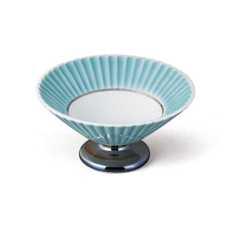 【送料無料】 有田焼 青 磁 黒 ラスター 菊 割 高台中付 11.2cm 器 鉢 先付け 付出し お通し デザート 日本製 国産 おしゃれ ギフト 贈り物 贈答品 母の日 お祝い お返し 食事会 和食器 洋食器 茶碗 湯呑 マグカップ 飲食店 業務用 プロ使用 の 食器 等取り扱っております