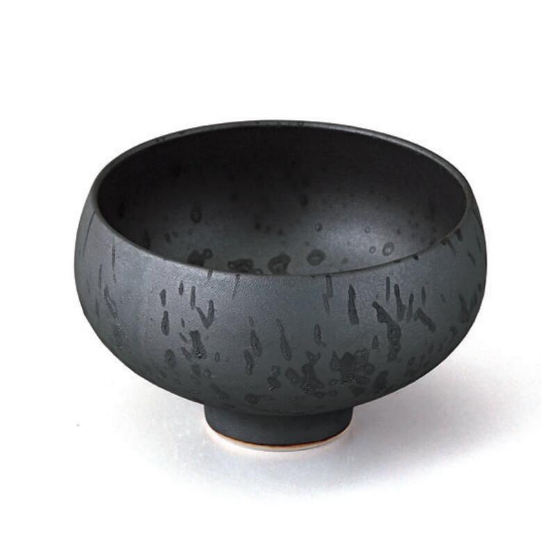 【送料無料】 有田焼 ユルリネロ 黒 丸 ボウル 10.6cm 小鉢 器 鉢 香の物 先付け 付出し お通し 日本製 国産 おしゃれ ギフト プレゼント 贈り物 贈答品 母の日 お祝い お返し 食事会 パーティー 和食器 洋食器 飲食店 業務用 プロ使用 食器