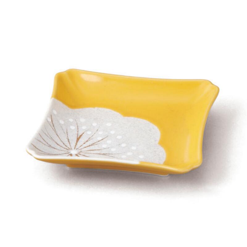 【送料無料】 有田焼 黄 パール 渕絞り 正角 4寸皿 11.7cm 角小皿 皿 小皿 取皿 銘々皿 前菜 お通し 甘味 デザート 日本製 国産 おしゃれ ギフト 贈り物 贈答品 母の日 お祝い お返し 食事会 和食器 洋食器 茶碗 湯呑 飲食店 業務用 プロ使用 の 食器 等取り扱っております