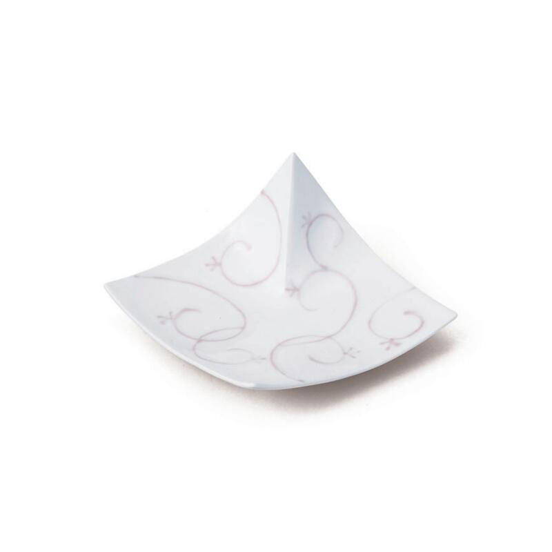 【送料無料】 有田焼 白 磁 紫 ピンク 一珍 唐草 向上角 向付 19cm 皿 刺身 焼物 天ぷら 揚物 日本製 国産 おしゃれ ギフト プレゼント 贈り物 贈答品 母の日 お祝い お返し 食事会 パーティー 和食器 洋食器 茶碗 湯呑 飲食店 業務用 プロ使用 の 食器 等取り扱っております