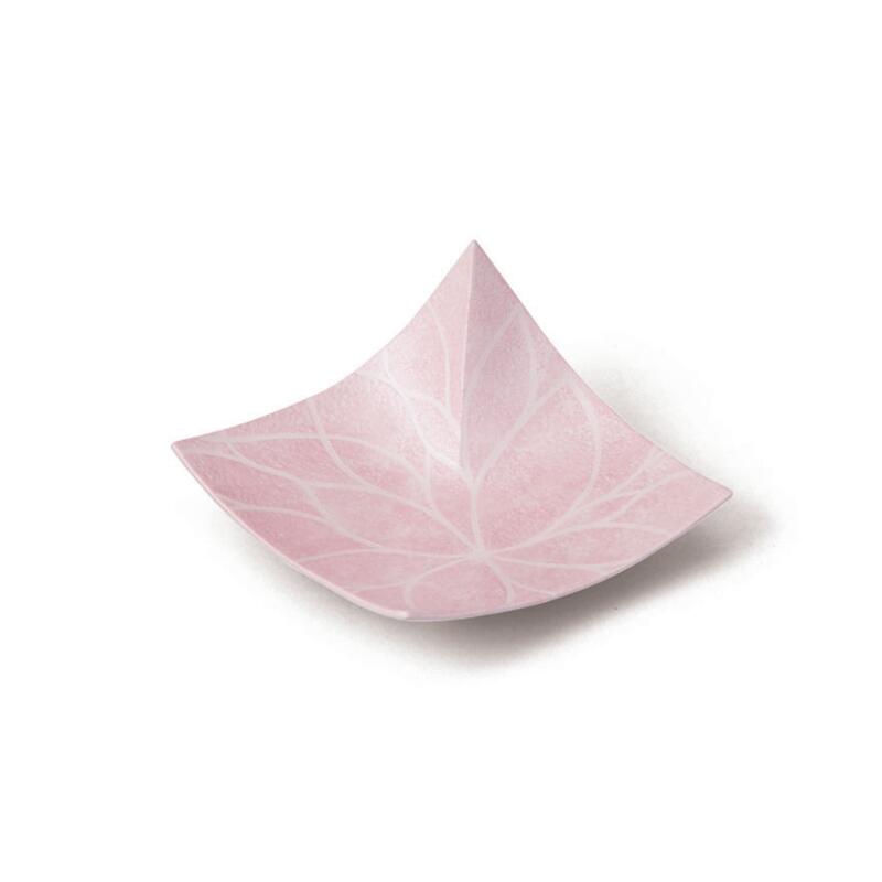 【送料無料】 有田焼 白 砂 釉 吹 ピンク 盛 雲 銀 彩 輪花 向上り 向付 18.9cm 皿 刺身 焼物 天ぷら 揚物 日本製 国産 おしゃれ ギフト プレゼント 贈り物 母の日 お祝い 食事会 パーティー 和食器 洋食器 茶碗 湯呑 飲食店 業務用 プロ使用 の 食器 等取り扱っております