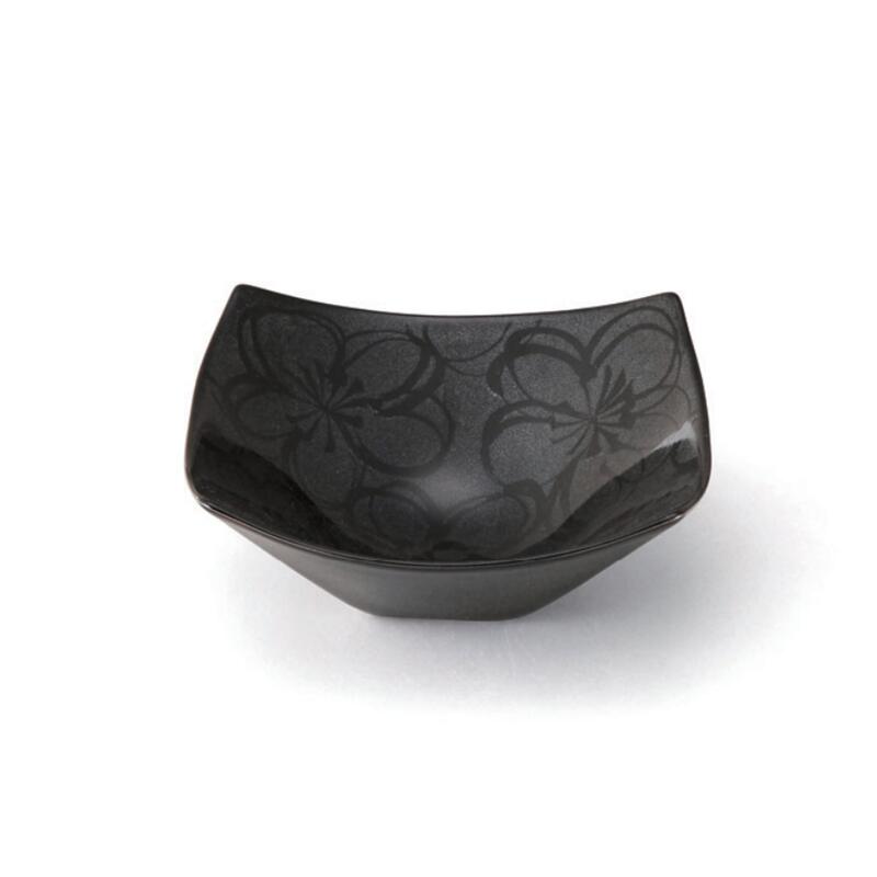 【送料無料】 有田焼 重ね 梅 黒 反 角鉢 11.8cm 小鉢 器 鉢 前菜 先付け 付出し お通し 甘味 デザート 日本製 国産 おしゃれ ギフト プレゼント 贈り物 母の日 お祝い お返し 食事会 パーティー 和食器 洋食器 飲食店 業務用 プロ使用 食器