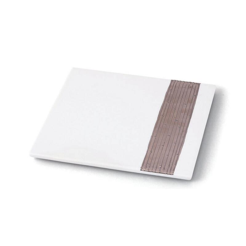【送料無料】 有田焼 ホワイト プラチナ 21cm 角 プレート 21.1cm 21.1cm 1.1cm 角皿 皿 中皿 刺身 焼物 揚物 前菜 サラダ パスタ カレー 日本製 国産 おしゃれ ギフト 贈り物 贈答品 母の日 お祝い お返し 食事会 和食器 洋食器 飲食店 業務用 プロ使用 食器