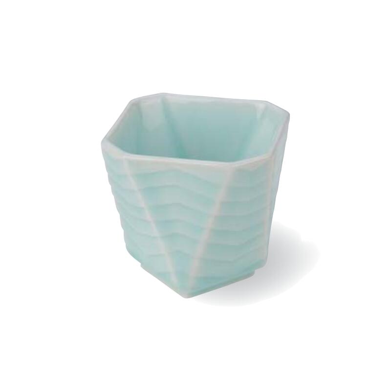 【送料無料】 有田焼 小鉢 中付 青 白 磁 ガタ入 八角 小付 6.5cm 6.5cm 6.3cm 器 鉢 豆鉢 香の物 先付け 付出し お通し デザート 日本製 国産 おしゃれ ギフト プレゼント 贈り物 母の日 お祝い お返し 食事会 パーティー 和食器 洋食器 飲食店 業務用 プロ使用 食器