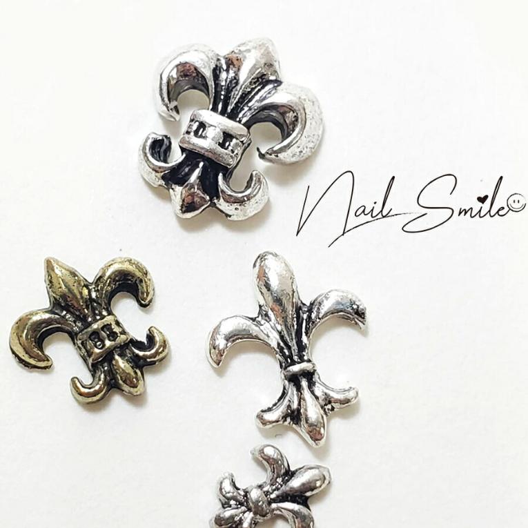 ネイルパーツ ネイルグッズ ネイル用品 ネイル ネイルアート 百合の紋章 メタル アンティーク ジェルネイル セルフネイル シルバー ゴールド 人気 おすすめ 可愛い かわいい