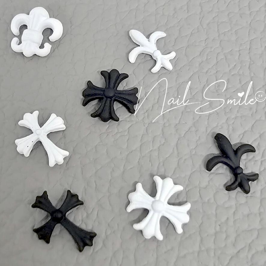 【モノトーン 合金 十字架 百合の紋章 ハート】ネイルパーツ ネイルグッズ ネイル用品 ネイル ネイルアート パーツ ユリ 百合 ブラック ホワイト 黒白 モノクロ シンプル デコ ハンドメイド レジン 人気 おすすめ 可愛い かわいい ゴシック クロス