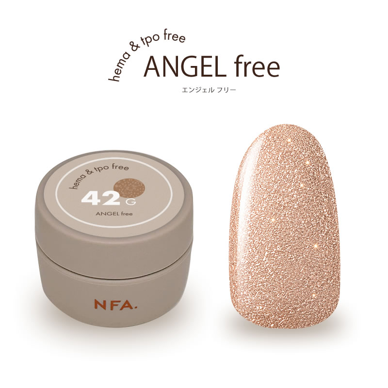 20周年　エンジェルfree 発売記念価格 期間　2026年12月31日まで カラー　定価 990円(税込)　→　記念価格 900円(税込) トップ　定価 3850円(税込)　→　記念価格 3500円(税込) ベース　定価 4400円(税込)　→　記念価格 4000円(税込) ミキシング　定価 1320円(税込)　→　記念価格 1200円(税込) ビルダー　定価 1980円(税込)　→　記念価格 1800円(税込) [特徴]Lumiere Collection Honey Gold： 茶色みを帯びた、深みのあるゴールド 繊細な光を纏う。 パールやラメ、マグネット、フラッシュによる上品な輝きを表現したコレクション。 HEMA FREE・TPO FREE 毎日使うものだからこそ、成分にも配慮。 HEMA FREE・TPO FREEで、安心してサロンワークに取り入れられます。 [仕様] HEMA FREE・TPO FREE 内容量3g 硬化目安時間：LED・MIX/約30秒 使用期限：お届けから1年間 ※ただしこの使用期限は未開封の場合なので開封後はこの限りではないので注意して下さい。 [注意事項] ・ お肌やお爪に合わない場合は、ご使用をおやめください。 ・マットなカラーは顔料が多く含まれております。ライトによりますが基本の目安時間より長めの照射時間を要します。 ・製造ロットにより多少色が異なる場合がございます。 ・ 製造ロットによりラベルの色が異なる場合がございますが、内容成分やジェルの色に変更はございません。 ・閲覧環境によって色の差異がございます。 あらかじめご了承くださいませ。