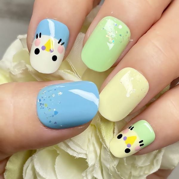 ☆小鳥ネイル☆パステル ふんわりカラー ホロラメ セキセイインコ 手描きアート ペイント フラットアート..