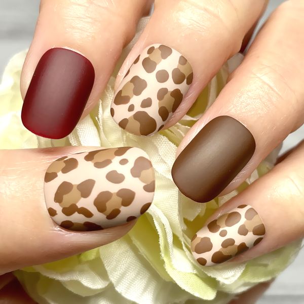 ☆レオパード柄ネイル/マット☆ブラウンボルドーくすみピンク つや消しマット 質感 大人 アニマル柄 手描..