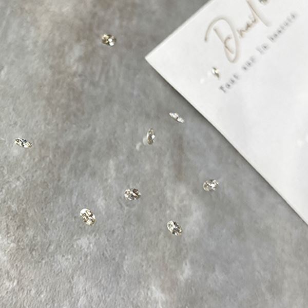 ネイル用品 nailstudyのD.nail クリスタルオーバル Vカット 2×3mm｜アングル3
