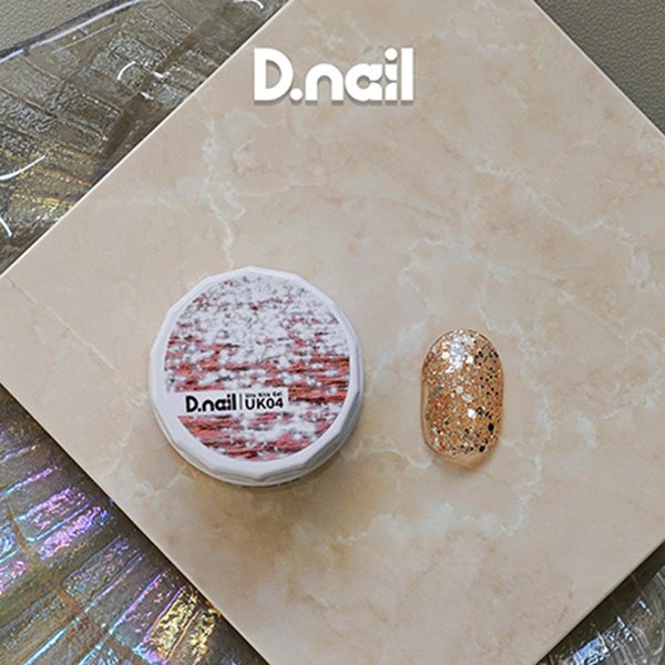 商品到着後レビューを書いて次回使える200円OFFクーポンGETUK04 Mikan(ミカン)Nail Salon Wiz 篠原彩加先生 監修透明感あふれるベースに、さまざまなサイズのシルバーホログラムをたっぷり閉じ込めたキラキラジェル。光を受けるたびに繊細に輝き、うるっとしたツヤ感と華やかなきらめきを演出します。重ね塗りやアレンジにも使いやすく、指先を可愛く彩る万能カラーです。硬化波長:385~415nm推奨W数:36W(LED)撹拌:不要(※初回のみ撹拌必要)※化粧品登録外3g30×30mmソフトジェルタイプ UV約1分 LED約30秒 クリア ソークオフタイプ