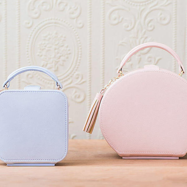 名入れ バッグジュエルケース ラウンド 送料無料 アクセサリー ジュエリー 収納 ラッピング ギフトバッグ プレゼント 誕生日 記念品 還暦祝い バレンタインデー ホワイトデー クリスマス 母の日 女性 彼女