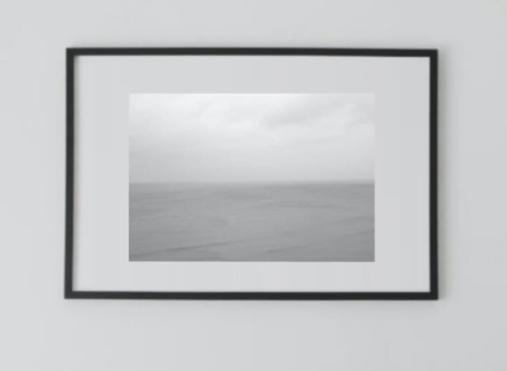 Rakuten - アート作品 インテリア 写真 額装作品 額付き アートパネル 壁掛けアート アートボード 壁掛け モダンアート アートフォト ホテル レストラン 川 モノトーン TETSUYA MORIMOTO Silent Lake (Black&White） (black wooden frame 63cm×93cm付き)