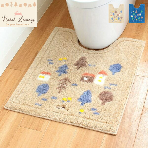 ・ 製品サイズ / 約 幅 63 x 奥行 75 cm・ 首下 / 約 57 cm・ 材質 / アクリル、裏面すべり止め加工・ 生産国 / 中国・ ほっとする穏やかな風景を描いた北欧テイストのロングサイズのトイレマット「ナタルシーナリー」。風景に馴染むシンプルなシルエットデザインの野うさぎのロゴ刺繍がワンポイントで、さりげない可愛さを感じます。トイレの空間でほっと一息、リラックスできるような落ち着く印象に仕上がっています。洗濯ネットに入れて丸洗い可能、裏面すべり止め加工付きでズレにくくなっています。暗めのベージュとネイビーが空間に馴染みやすく、温かみの感じる色合いです。トイレマットとお揃いにしていただくことで、北欧の雰囲気に包まれます。※ 乾燥機はご使用にならないでください。(熱により変形、損傷の恐れがあります。)※ 柔軟剤や漂白剤はご使用にならないでください。※ 洗濯機での丸洗いについては、洗濯ネットをご使用の上、家庭用洗剤の使用方法に従ってお洗濯してください。初めは多少毛が抜けますので、他のものとは別にしてください。