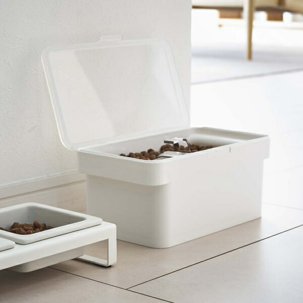 tower 密閉ペットフードストッカー　タワー　1.5kg　ホワイト（計量カップ付き）